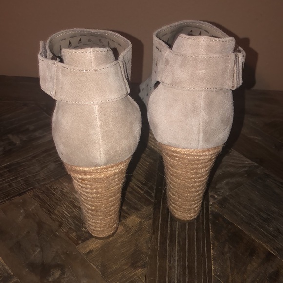 Marc Fisher heels - Picture 3 of 7